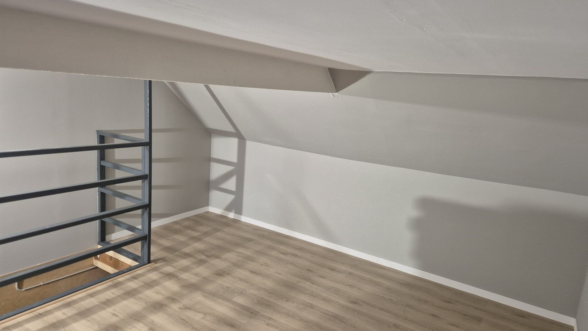 Afgewerkte zolder met gyproc wanden – project Grimbergen