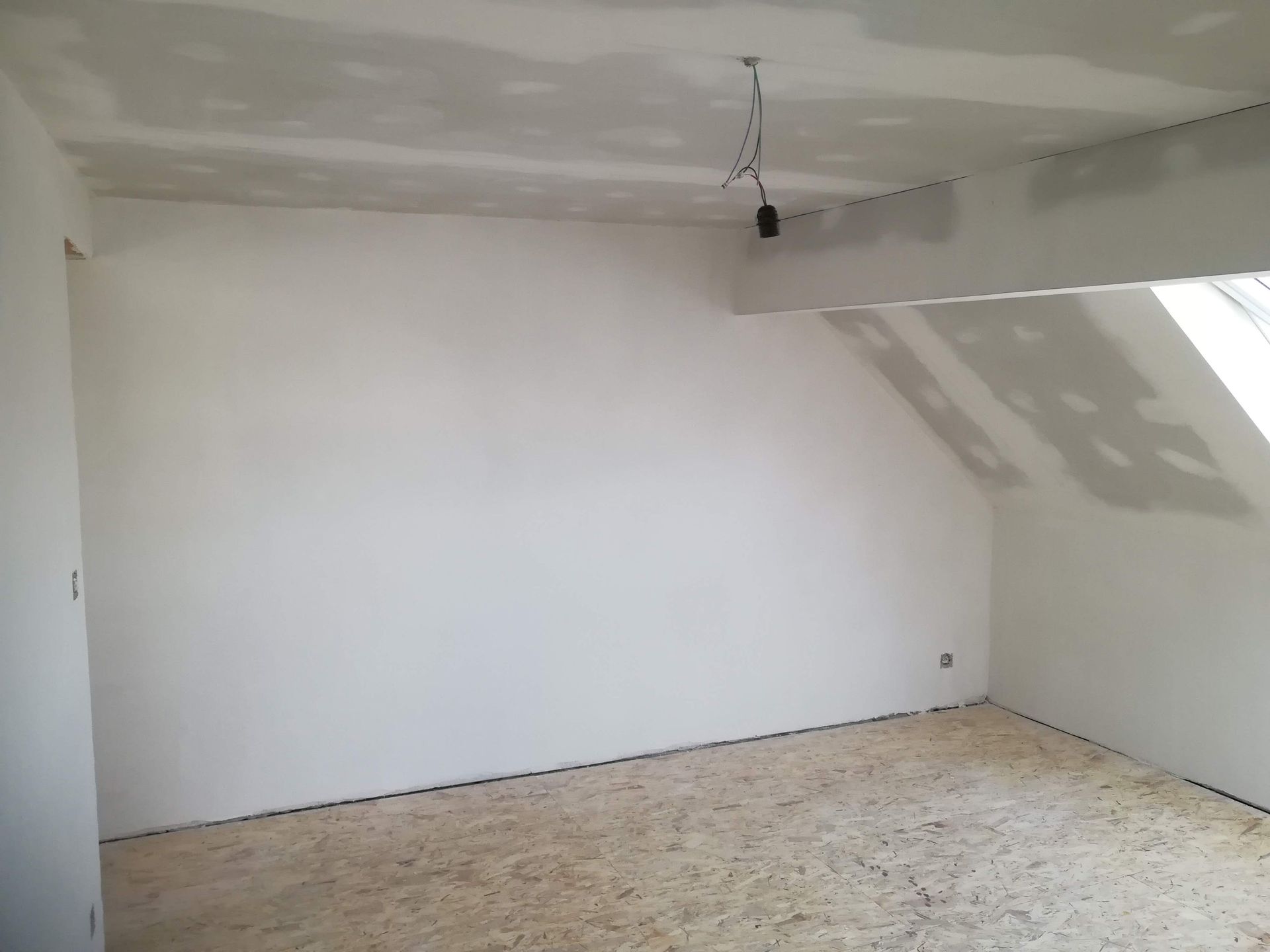 Isolatie en gyprocwerken tijdens zolderrenovatie  