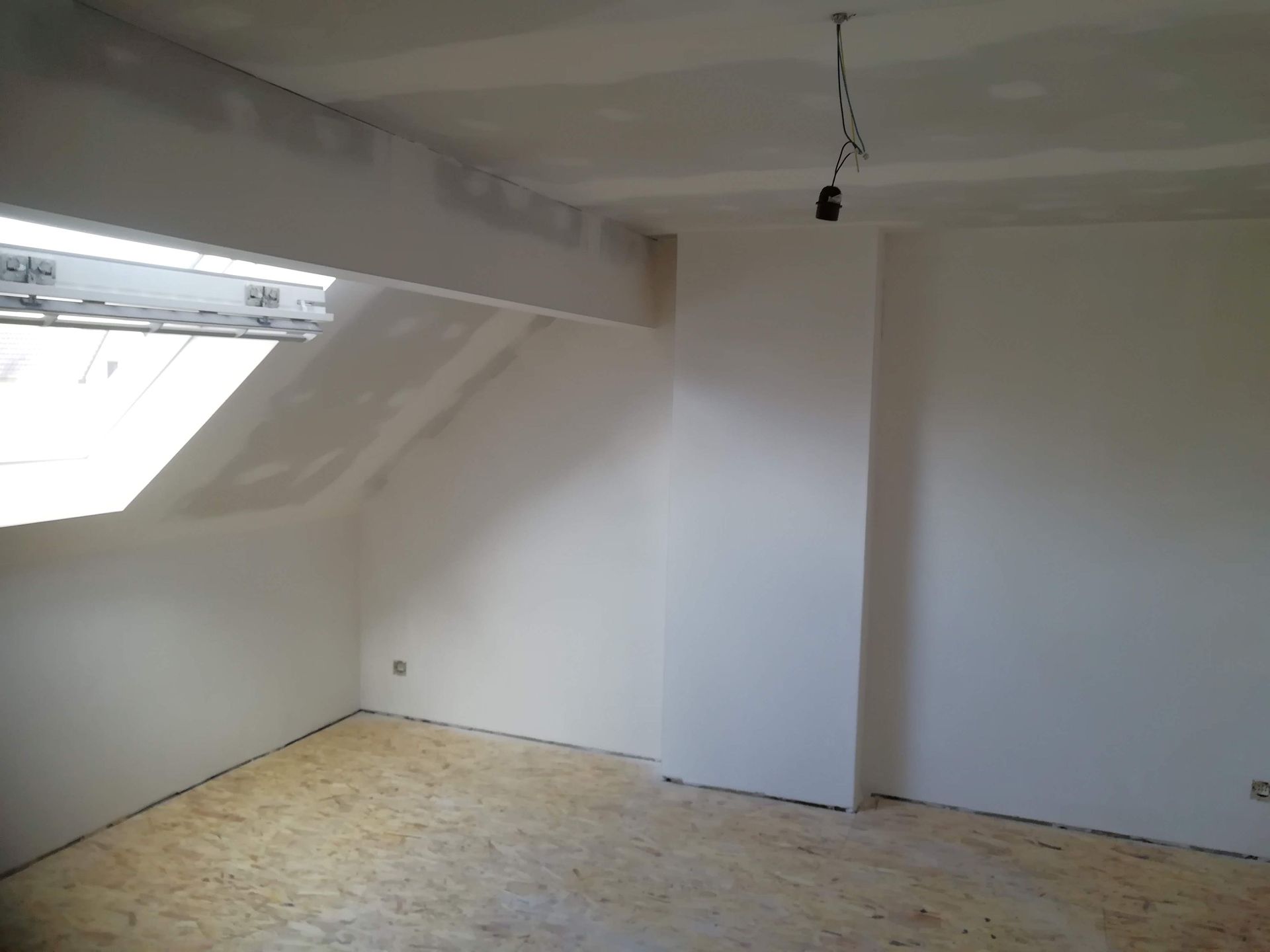 Volledig afgewerkte zolderruimte met gyproc – Grimbergen