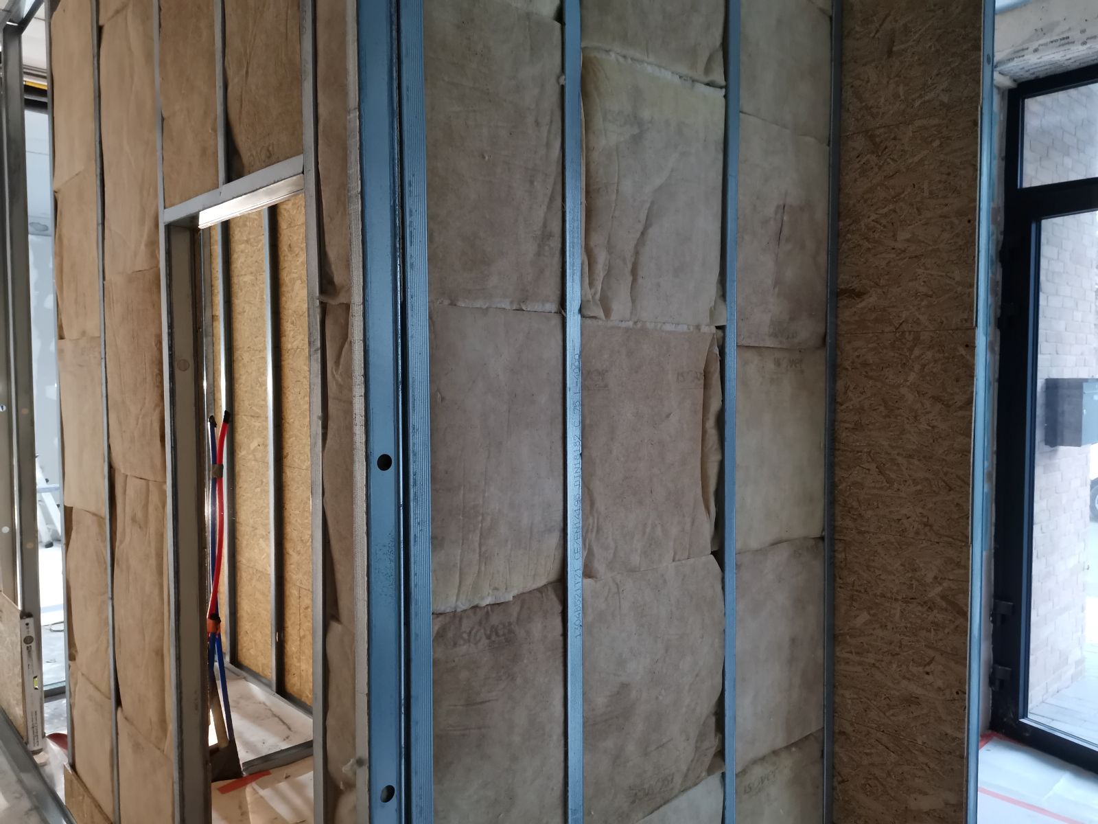 Metal stud wand met isolatie voor gyproc afwerking