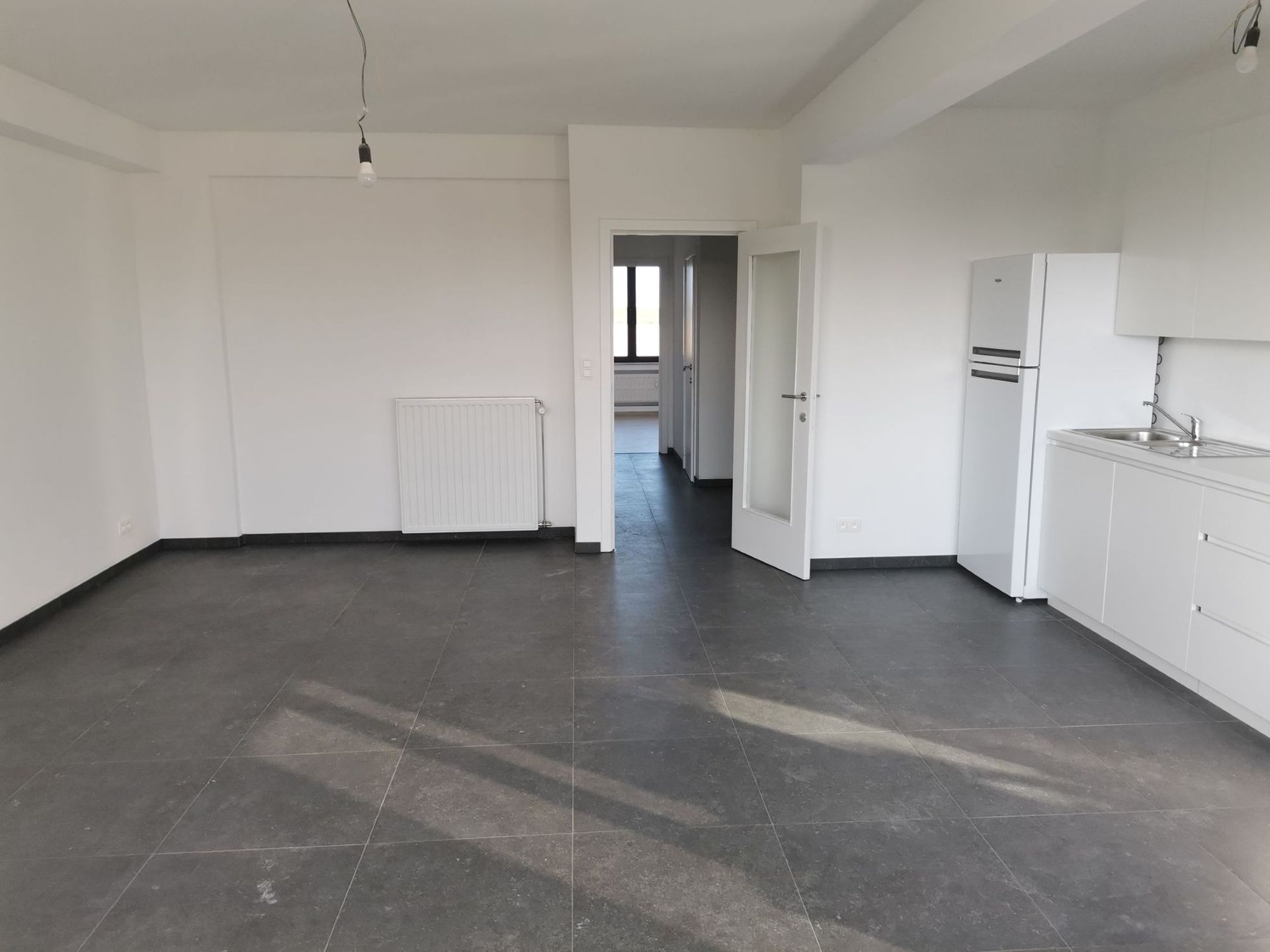 Vloertegels woonkamer en keuken in Grimbergen – professionele afwerking