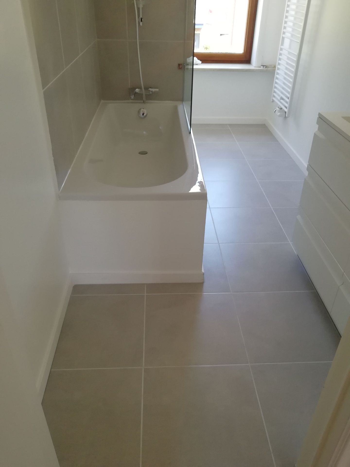 Badkamer met vloer- en wandtegels in Grimbergen